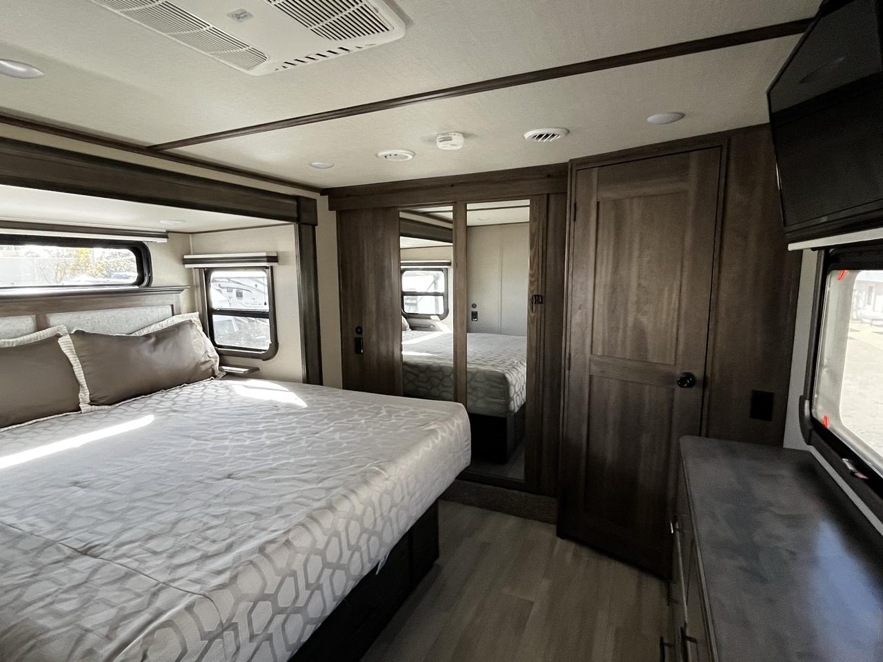 Grand Design Solitude  2021