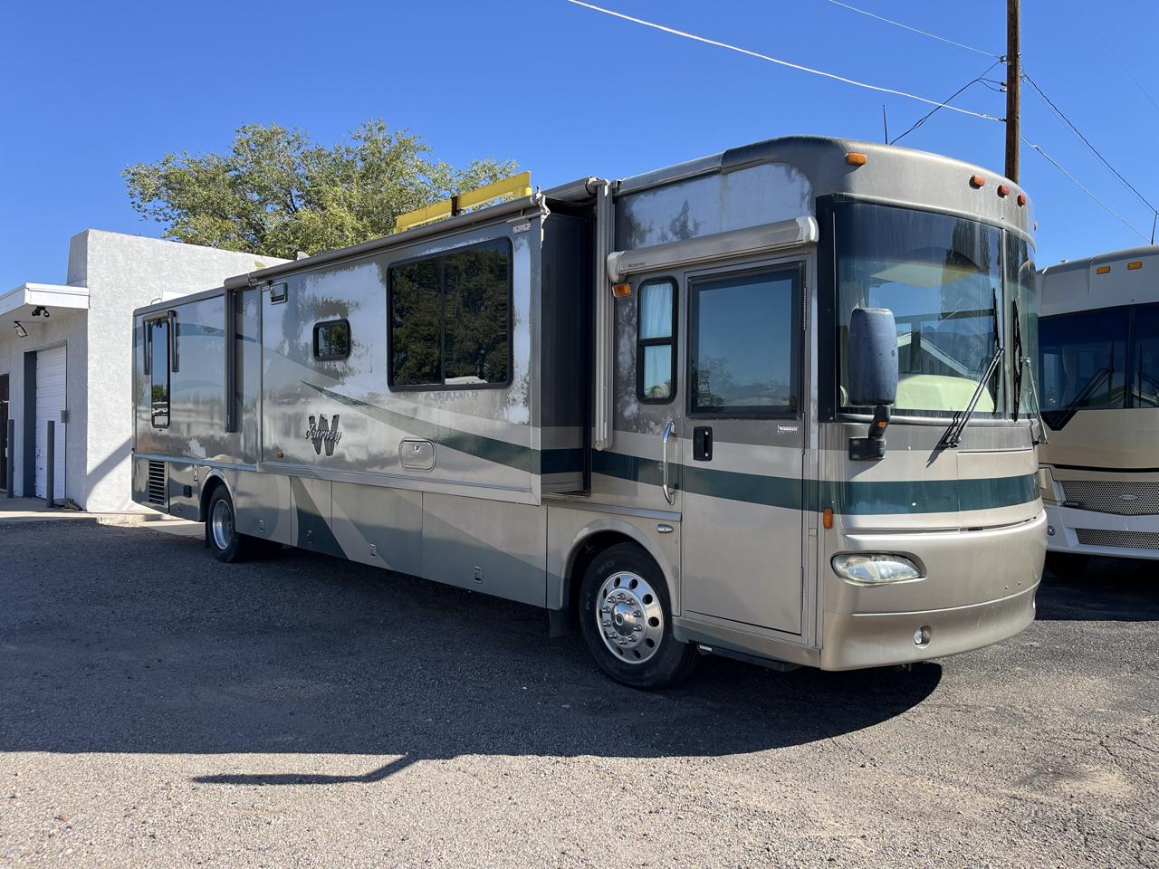 Winnebago Journey  2004