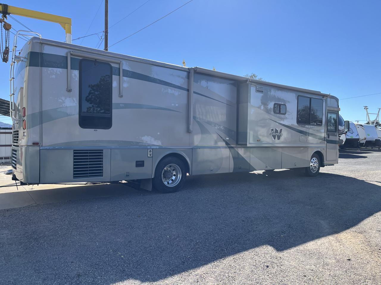 Winnebago Journey  2004