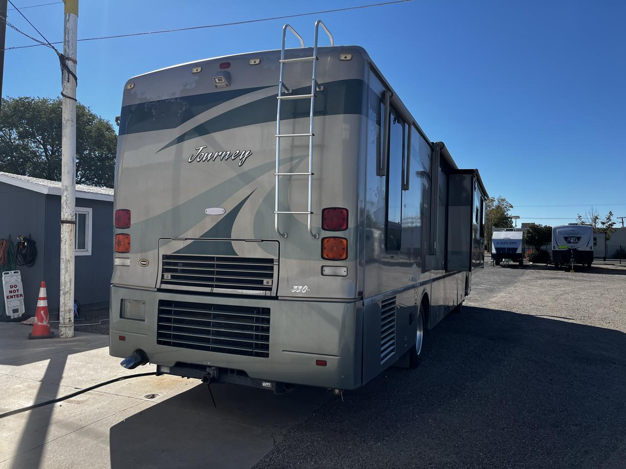 Winnebago Journey  2004