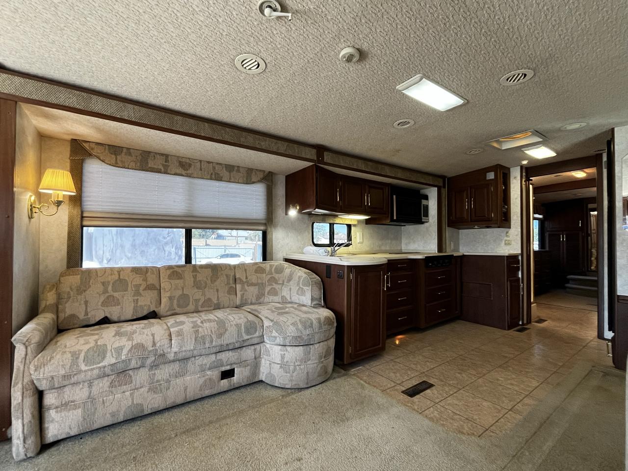 Winnebago Journey  2004