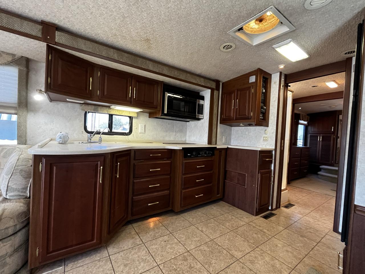 Winnebago Journey  2004