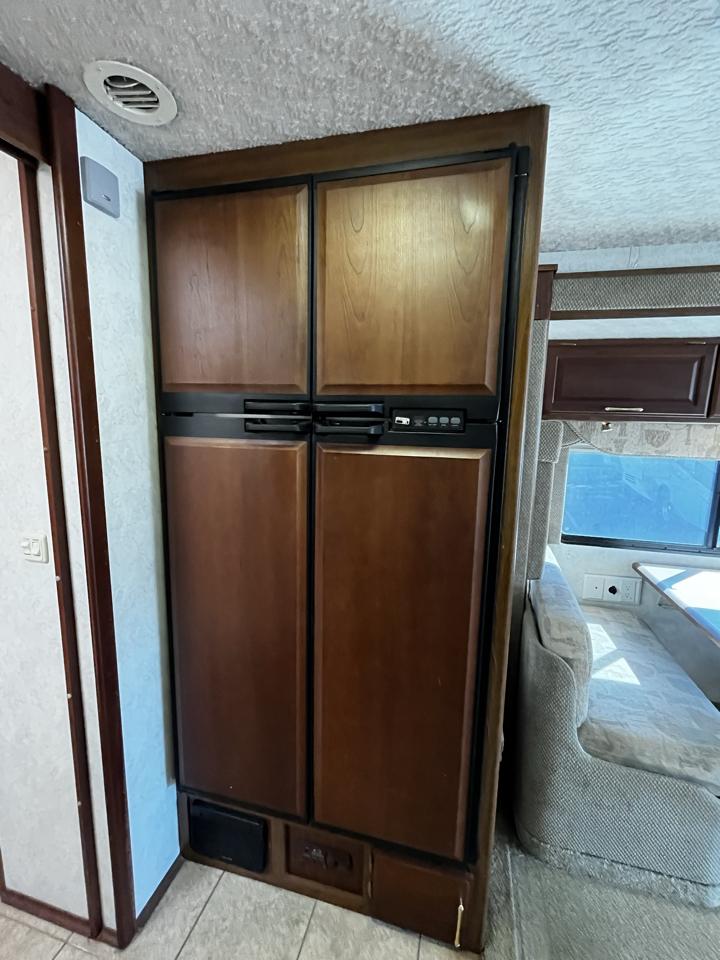 Winnebago Journey  2004
