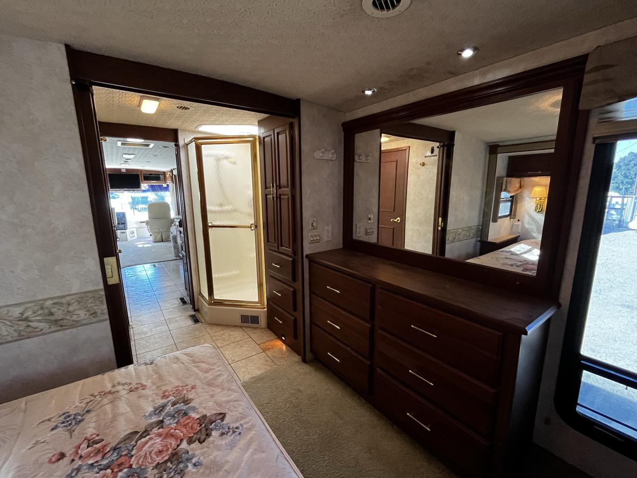 Winnebago Journey  2004