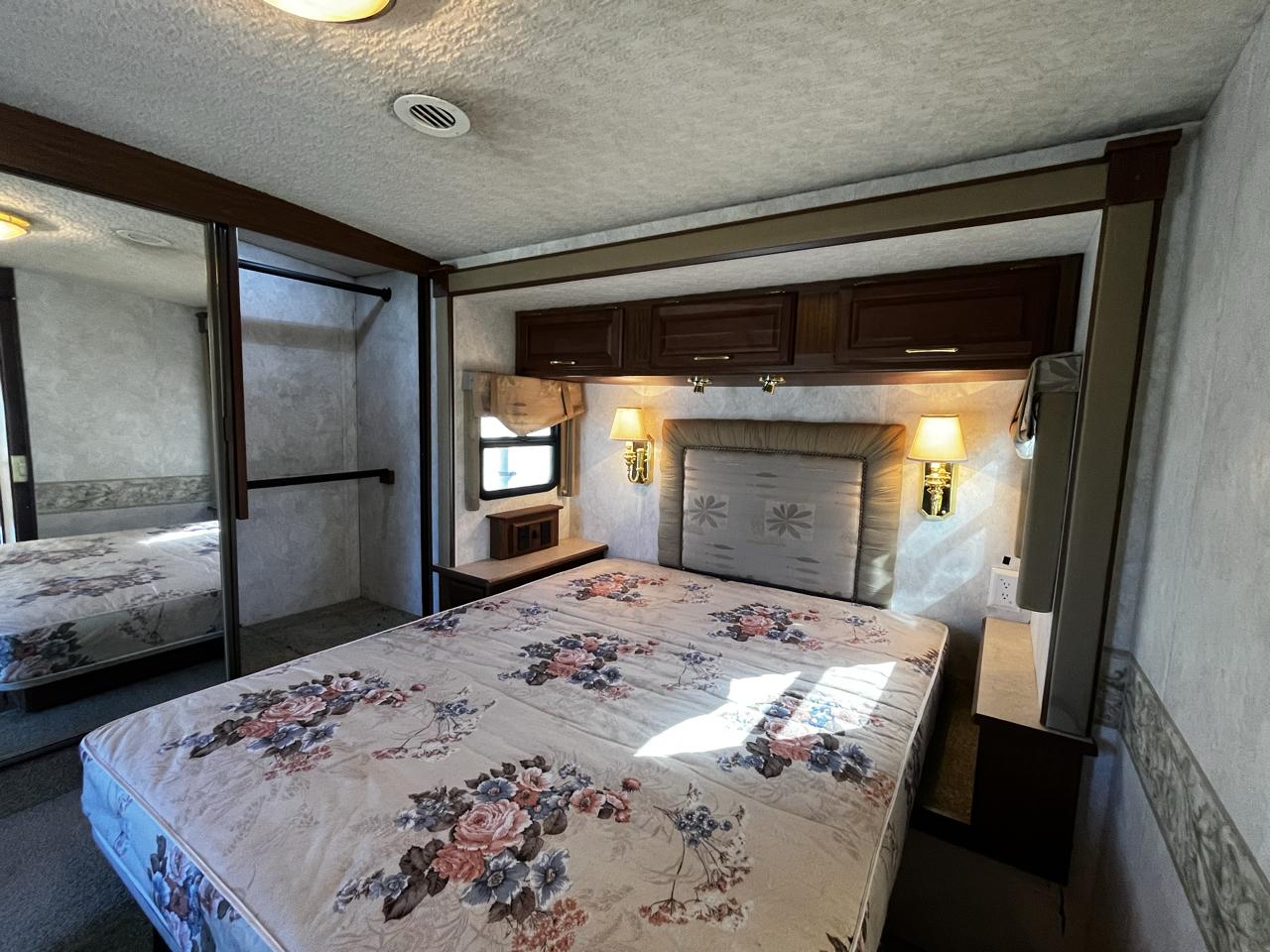 Winnebago Journey  2004