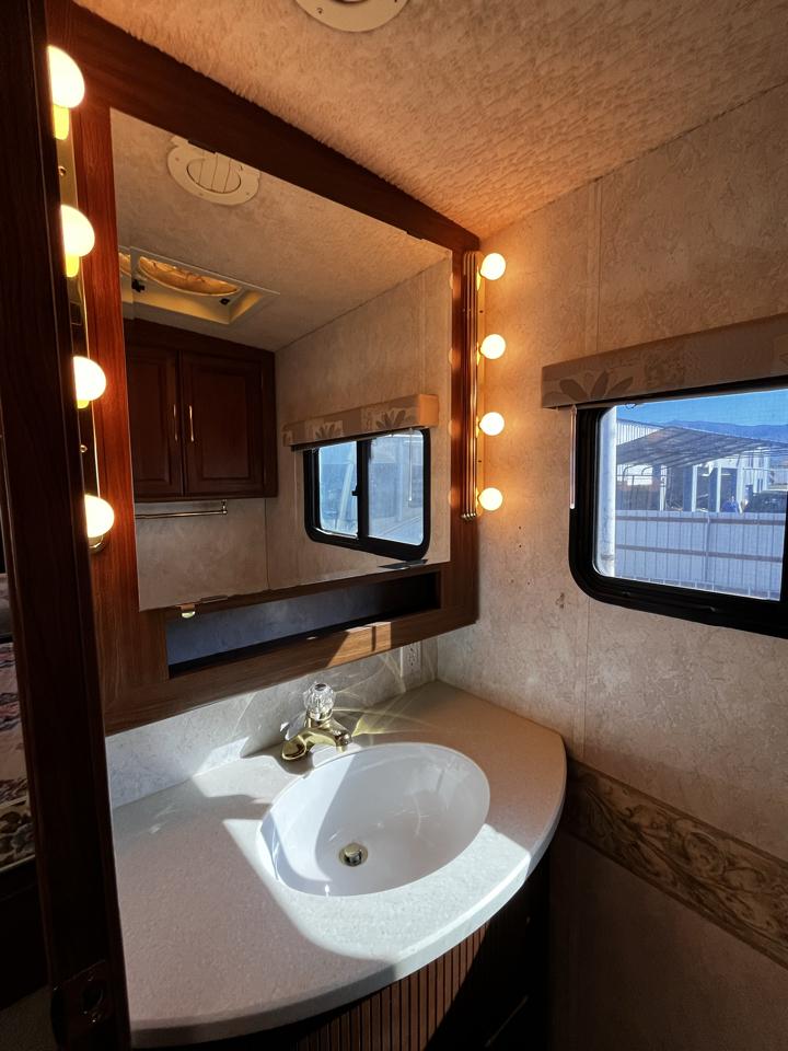 Winnebago Journey  2004