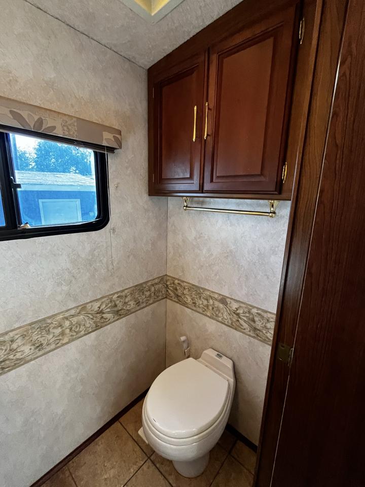 Winnebago Journey  2004