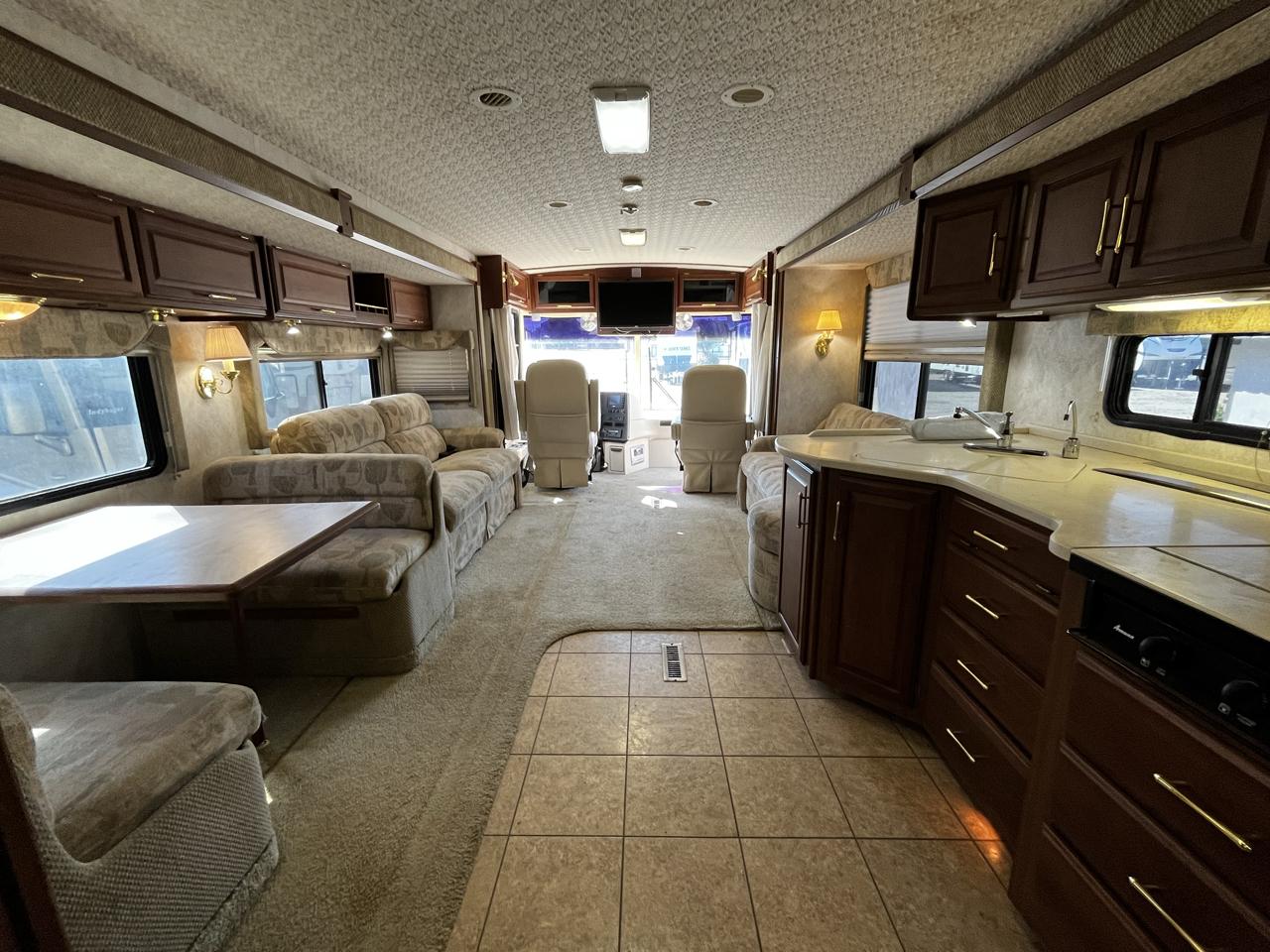 Winnebago Journey  2004