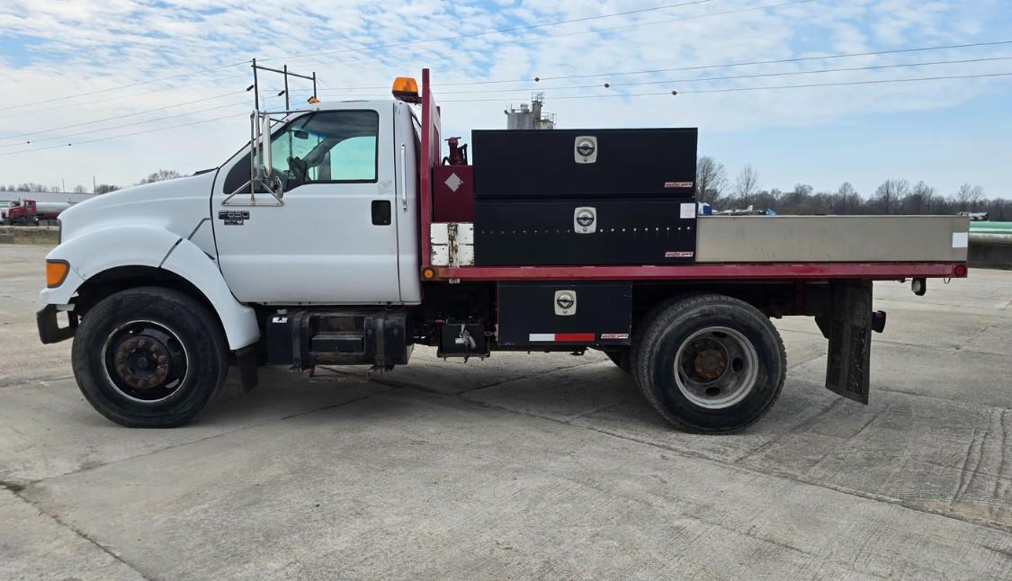 Ford F-650 Regular Cab 2WD DRW 2000