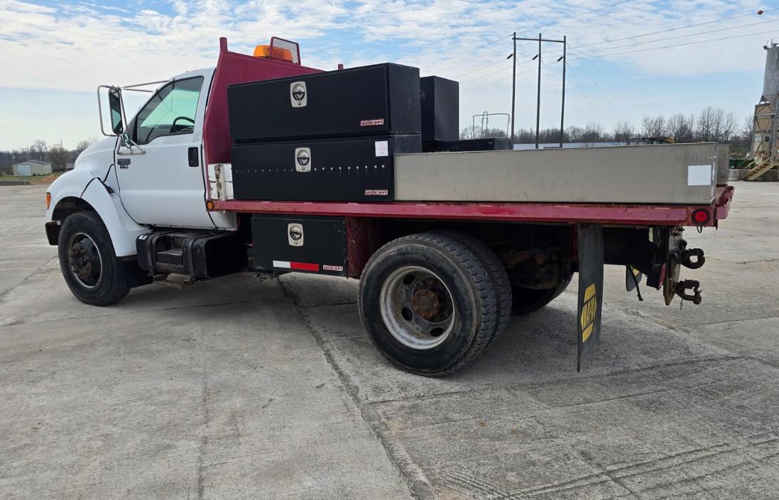 Ford F-650 Regular Cab 2WD DRW 2000