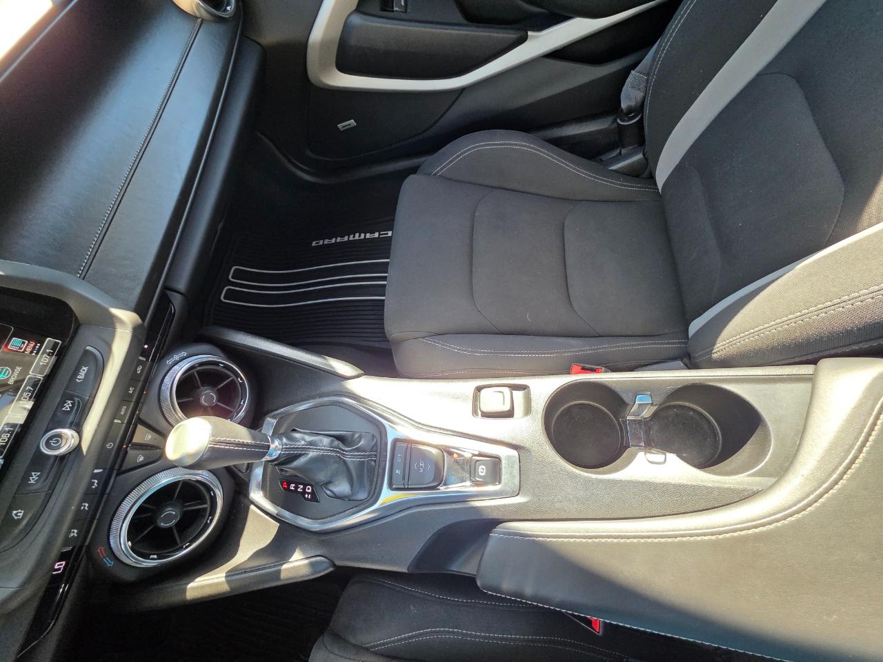 2018 Chevrolet Camaro 1LT - Photo 9