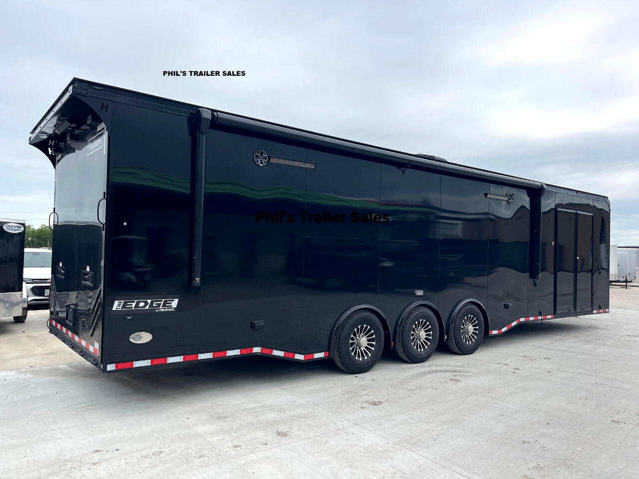 2026 Haulmark Edge Pro 8.5X32 RACE TRAILER ELECTRIC AWNING & AIRLINES!
