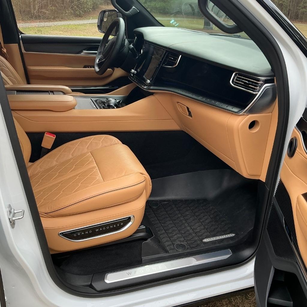 Jeep Grand Wagoneer Series III 4WD 2024