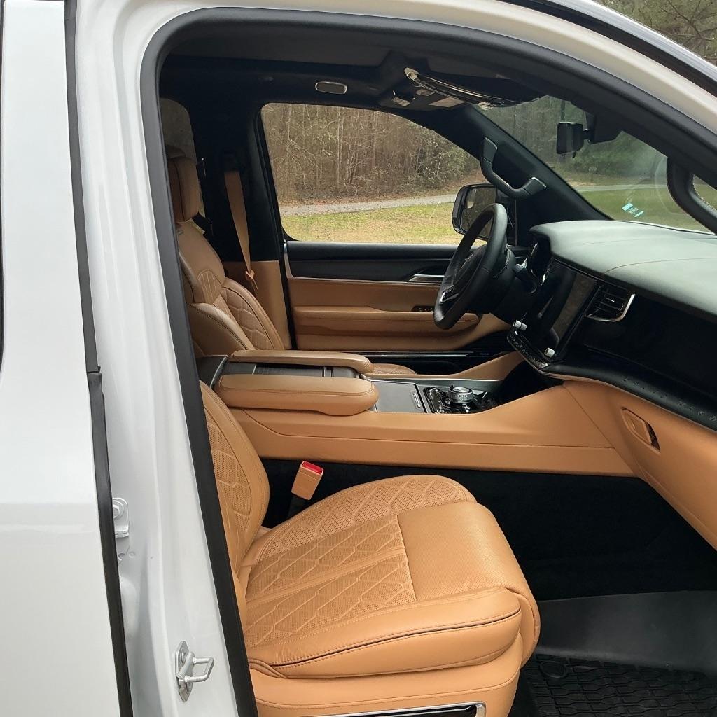 Jeep Grand Wagoneer Series III 4WD 2024