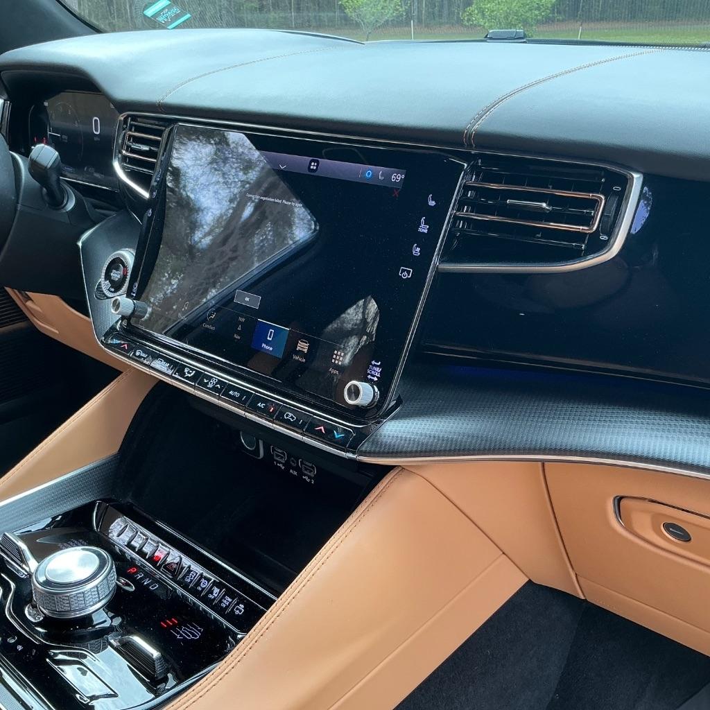 Jeep Grand Wagoneer Series III 4WD 2024