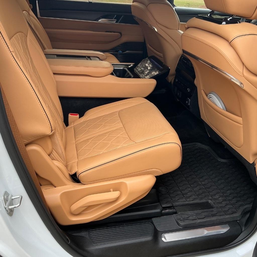 Jeep Grand Wagoneer Series III 4WD 2024