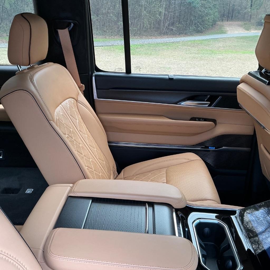 Jeep Grand Wagoneer Series III 4WD 2024