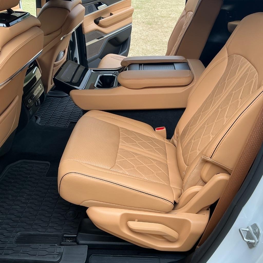 Jeep Grand Wagoneer Series III 4WD 2024