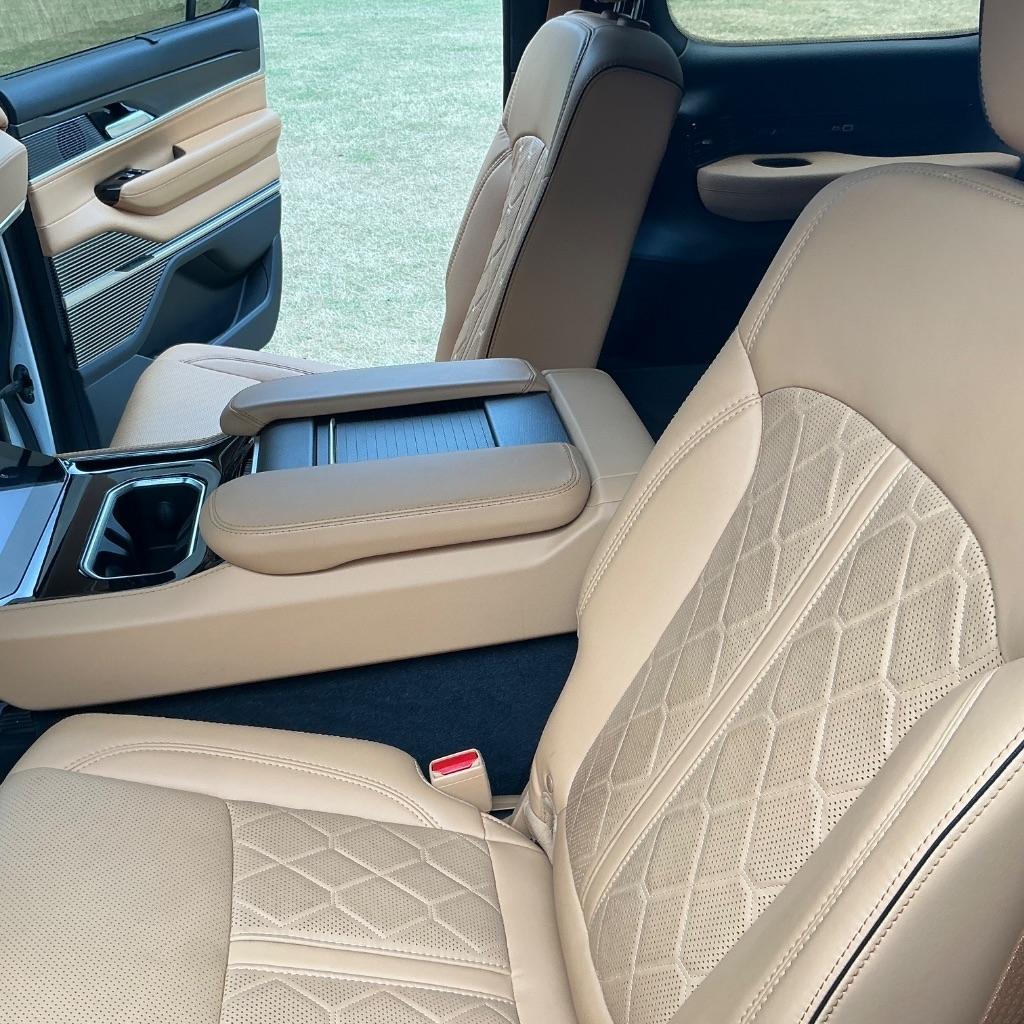 Jeep Grand Wagoneer Series III 4WD 2024