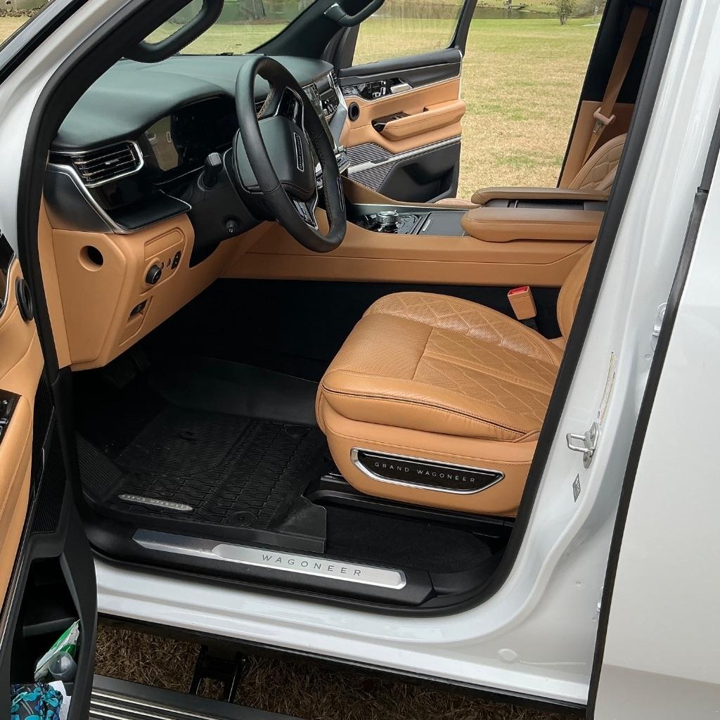 Jeep Grand Wagoneer Series III 4WD 2024