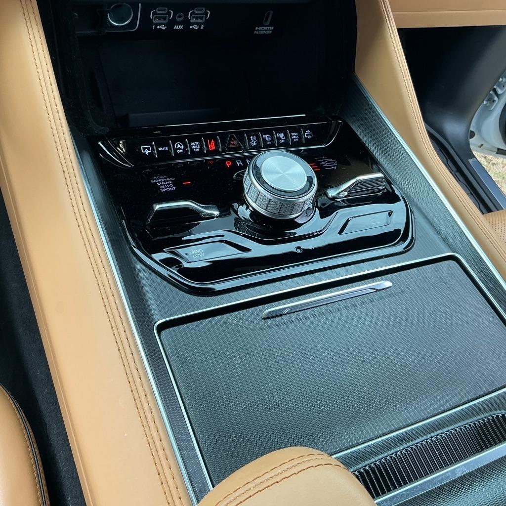 Jeep Grand Wagoneer Series III 4WD 2024