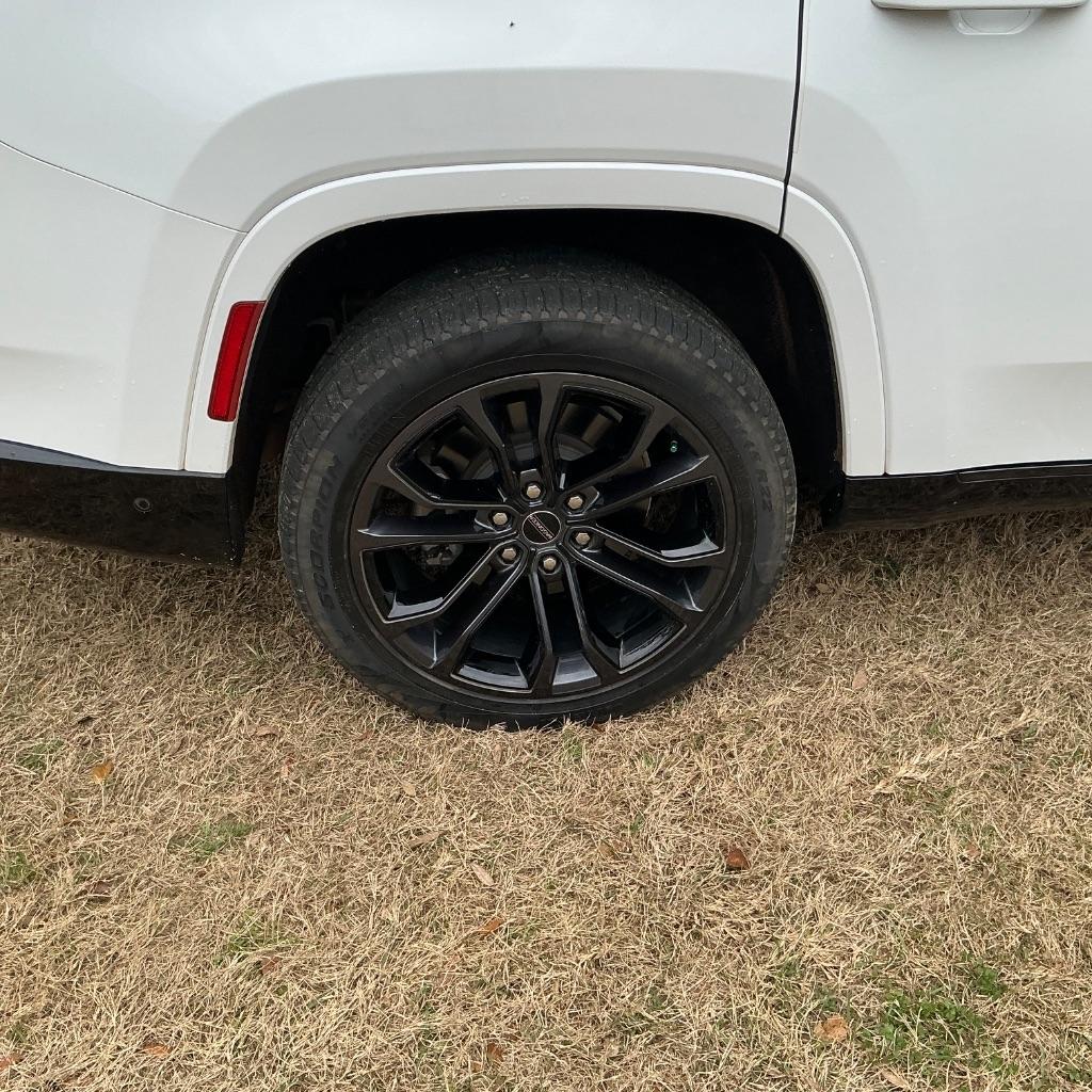 Jeep Grand Wagoneer Series III 4WD 2024