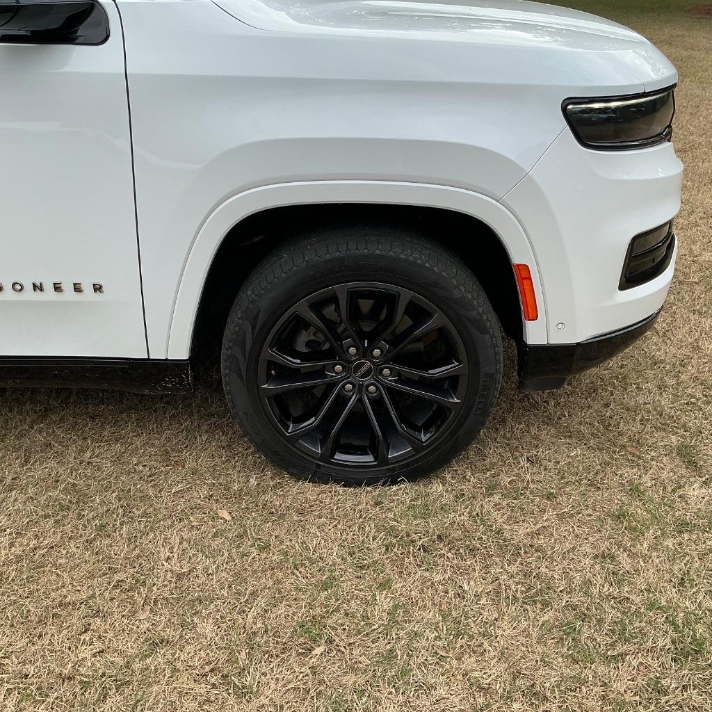 Jeep Grand Wagoneer Series III 4WD 2024