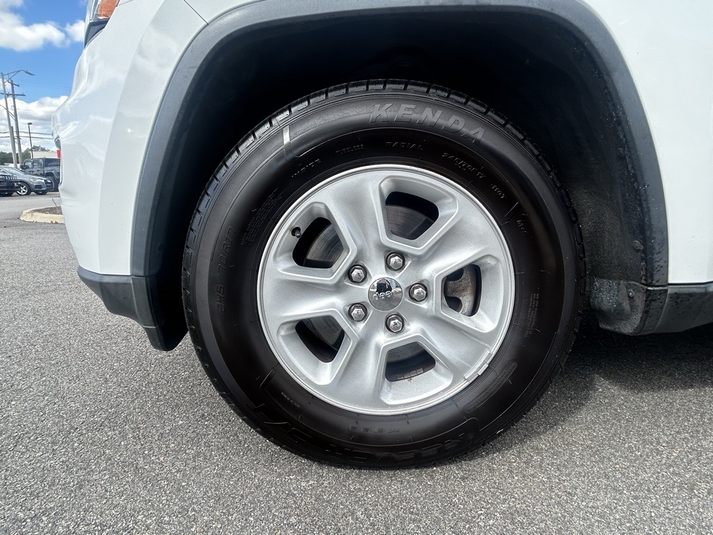 Jeep Grand Cherokee Laredo 2WD 2017 Jeep Grand Cherokee Laredo 2WD 2017