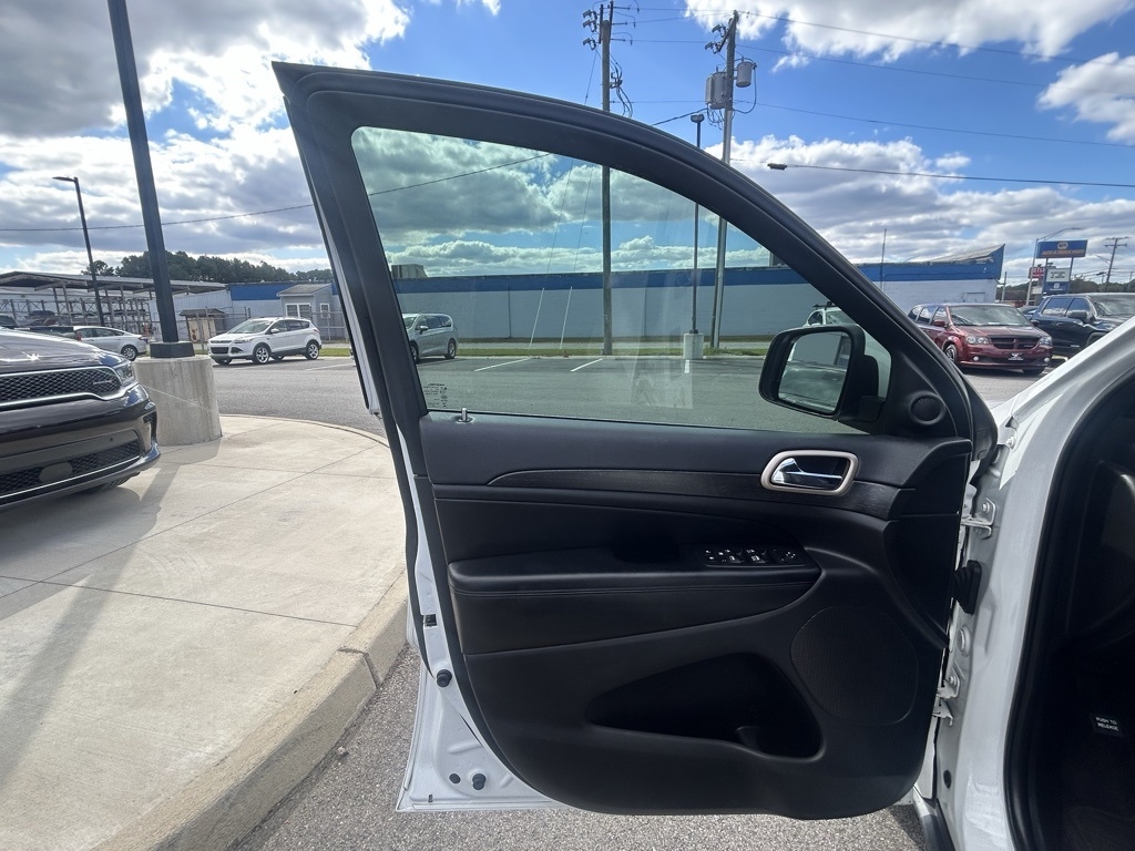 Jeep Grand Cherokee Laredo 2WD 2017 Jeep Grand Cherokee Laredo 2WD 2017