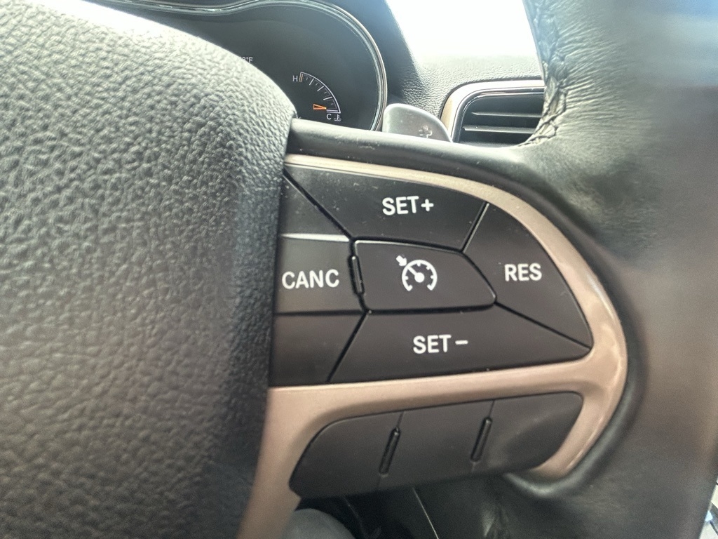 Jeep Grand Cherokee Laredo 2WD 2017 Jeep Grand Cherokee Laredo 2WD 2017