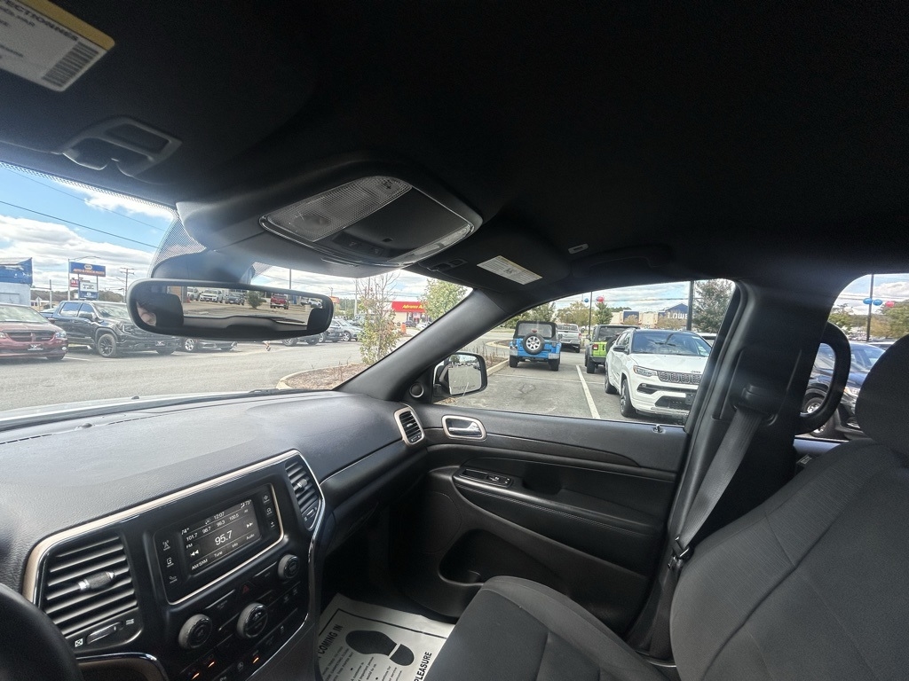 Jeep Grand Cherokee Laredo 2WD 2017 Jeep Grand Cherokee Laredo 2WD 2017