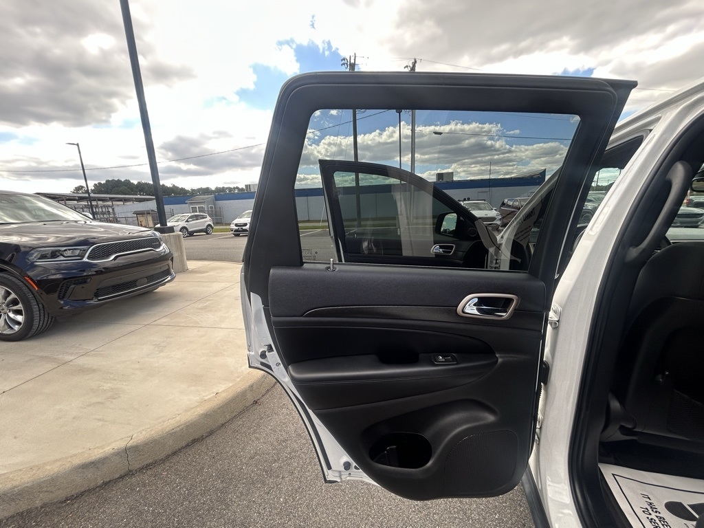 Jeep Grand Cherokee Laredo 2WD 2017 Jeep Grand Cherokee Laredo 2WD 2017