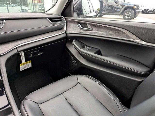 Jeep Grand Cherokee Limited 2WD 2023 Jeep Grand Cherokee Limited 2WD 2023