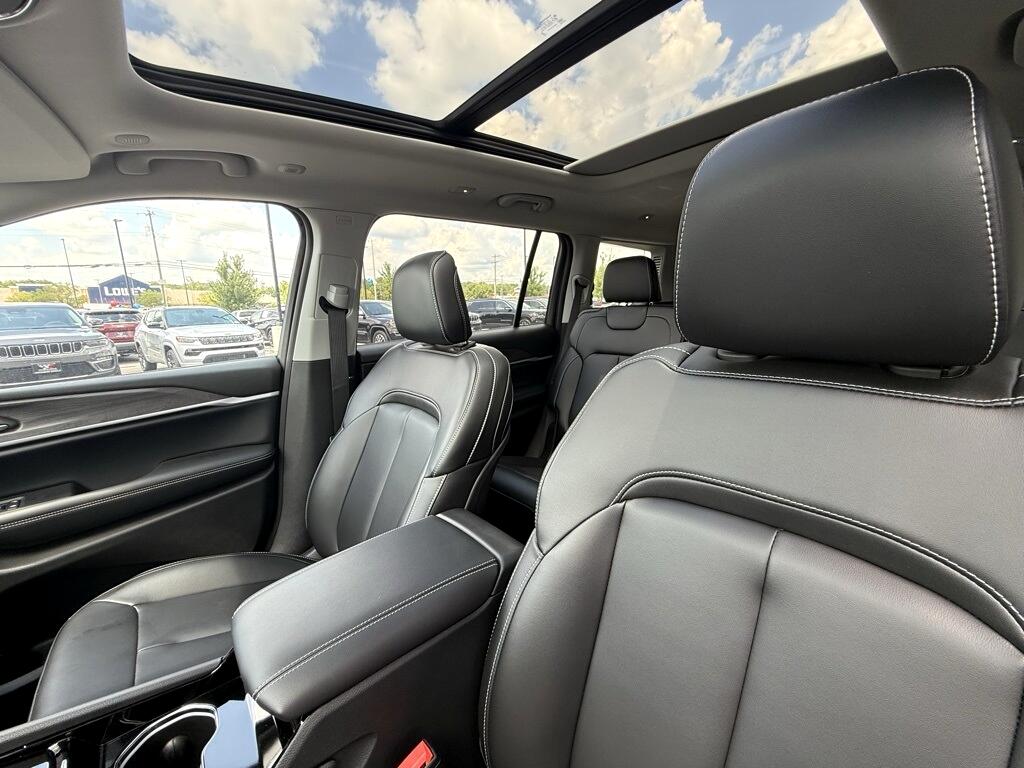 Jeep Grand Cherokee L Limited 2WD 2023 Jeep Grand Cherokee L Limited 2WD 2023