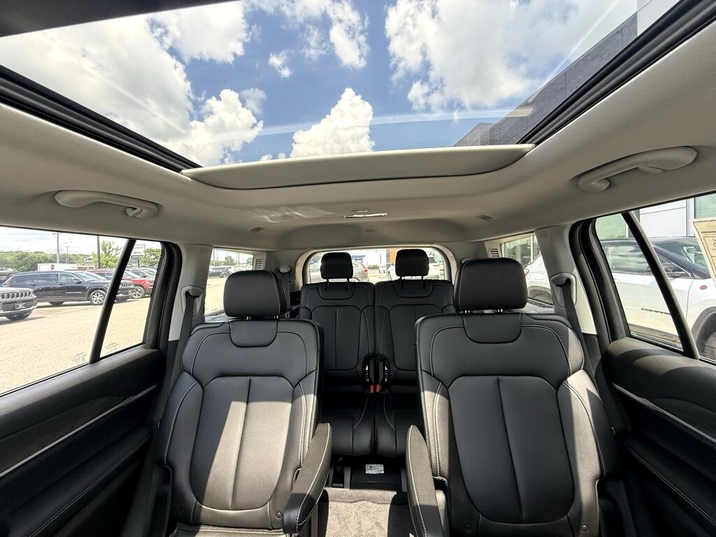 Jeep Grand Cherokee L Limited 2WD 2023 Jeep Grand Cherokee L Limited 2WD 2023