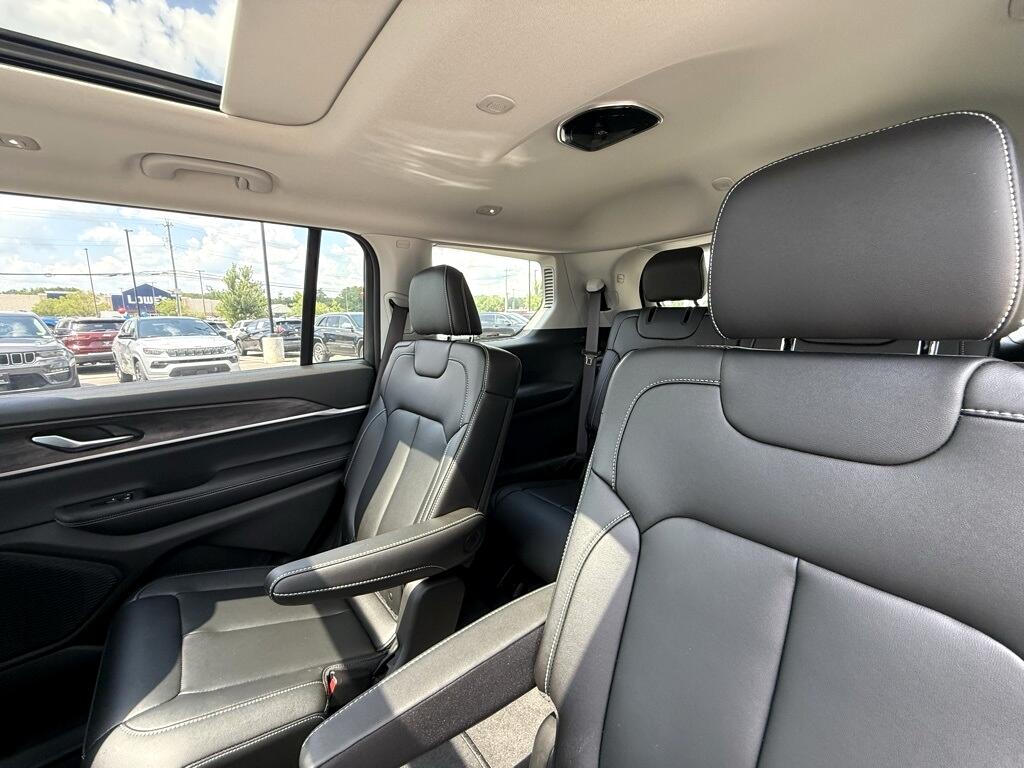 Jeep Grand Cherokee L Limited 2WD 2023 Jeep Grand Cherokee L Limited 2WD 2023