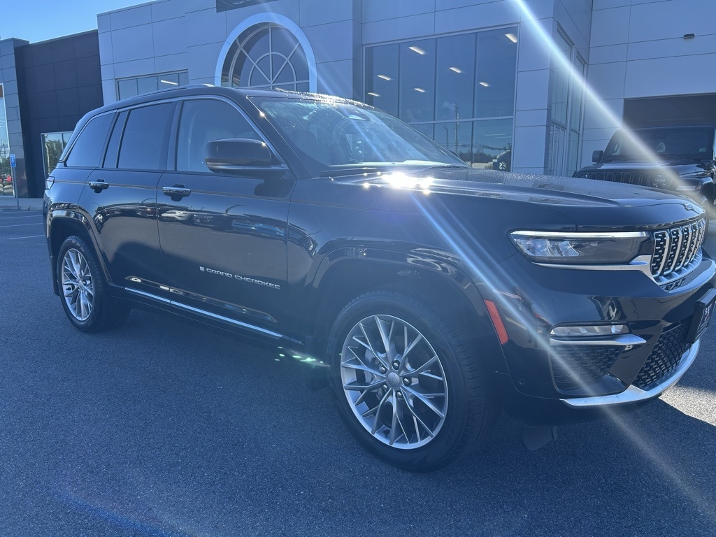 Jeep Grand Cherokee Summit 4WD 2023 Jeep Grand Cherokee Summit 4WD 2023