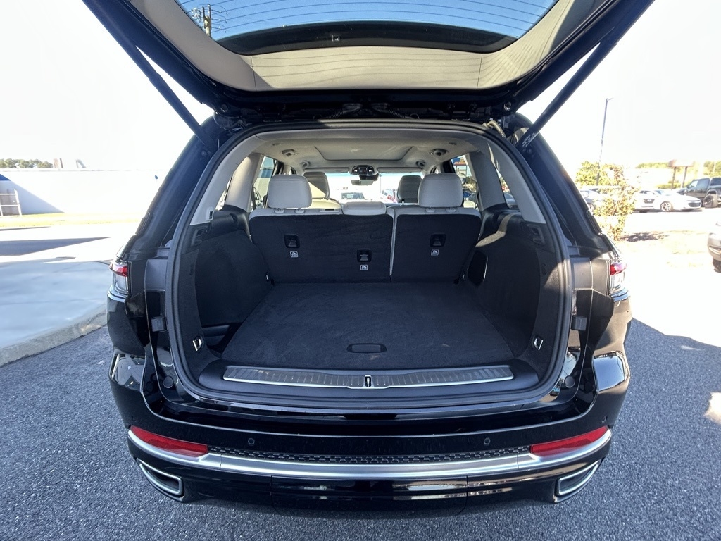 Jeep Grand Cherokee Summit 4WD 2023 Jeep Grand Cherokee Summit 4WD 2023