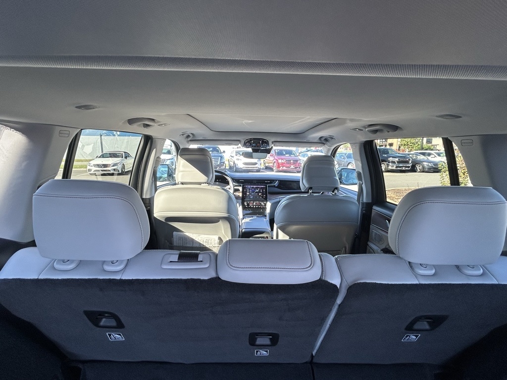 Jeep Grand Cherokee Summit 4WD 2023 Jeep Grand Cherokee Summit 4WD 2023