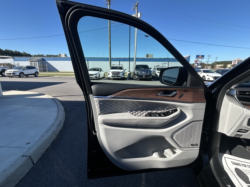 Jeep Grand Cherokee Summit 4WD 2023 Jeep Grand Cherokee Summit 4WD 2023