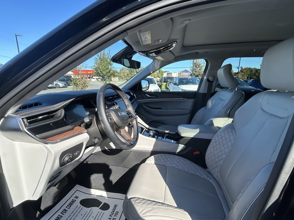 Jeep Grand Cherokee Summit 4WD 2023 Jeep Grand Cherokee Summit 4WD 2023