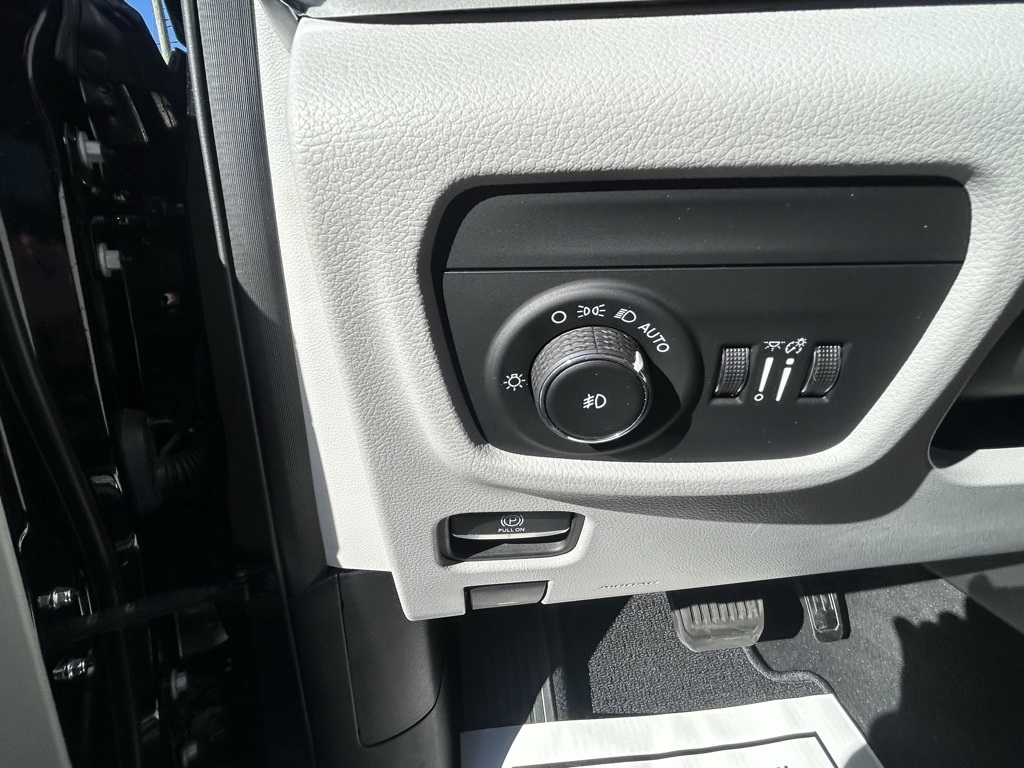 Jeep Grand Cherokee Summit 4WD 2023 Jeep Grand Cherokee Summit 4WD 2023