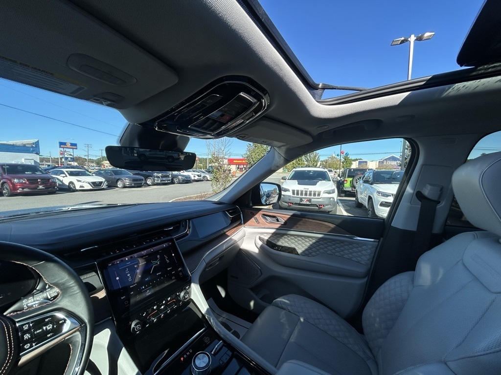 Jeep Grand Cherokee Summit 4WD 2023 Jeep Grand Cherokee Summit 4WD 2023