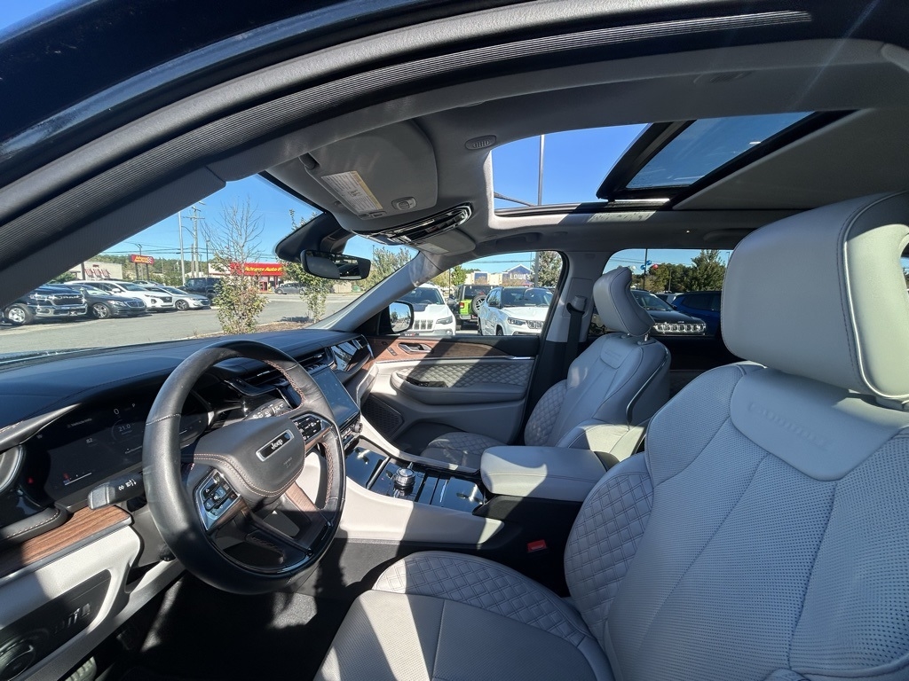 Jeep Grand Cherokee Summit 4WD 2023 Jeep Grand Cherokee Summit 4WD 2023