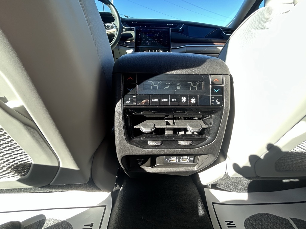 Jeep Grand Cherokee Summit 4WD 2023 Jeep Grand Cherokee Summit 4WD 2023