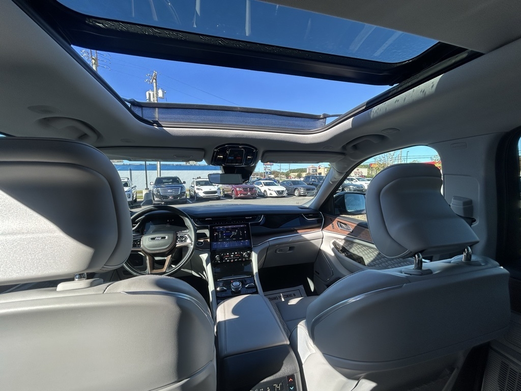 Jeep Grand Cherokee Summit 4WD 2023 Jeep Grand Cherokee Summit 4WD 2023