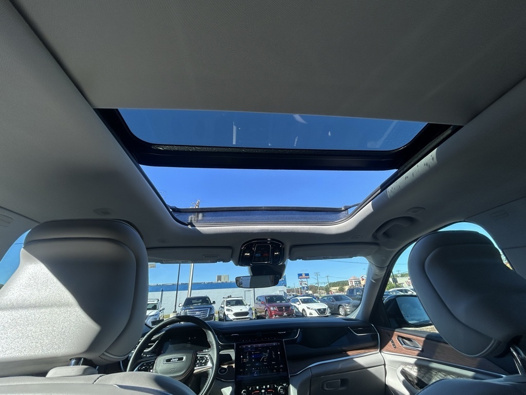 Jeep Grand Cherokee Summit 4WD 2023 Jeep Grand Cherokee Summit 4WD 2023