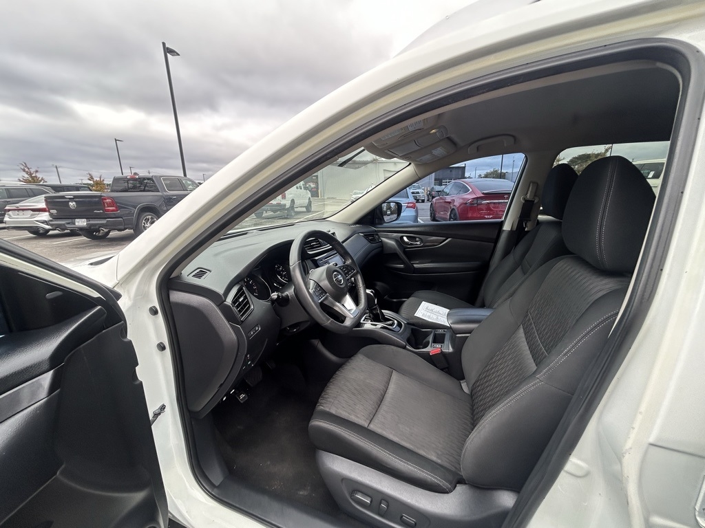 Nissan Rogue SV 2WD 2017 Nissan Rogue SV 2WD 2017