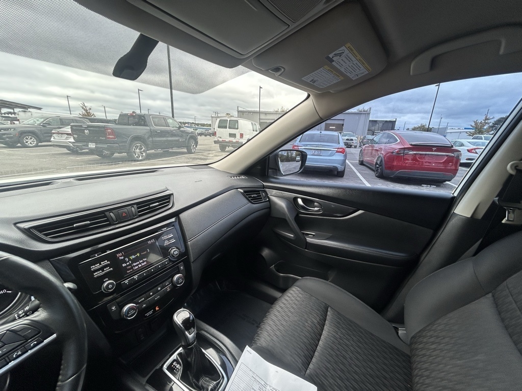 Nissan Rogue SV 2WD 2017 Nissan Rogue SV 2WD 2017