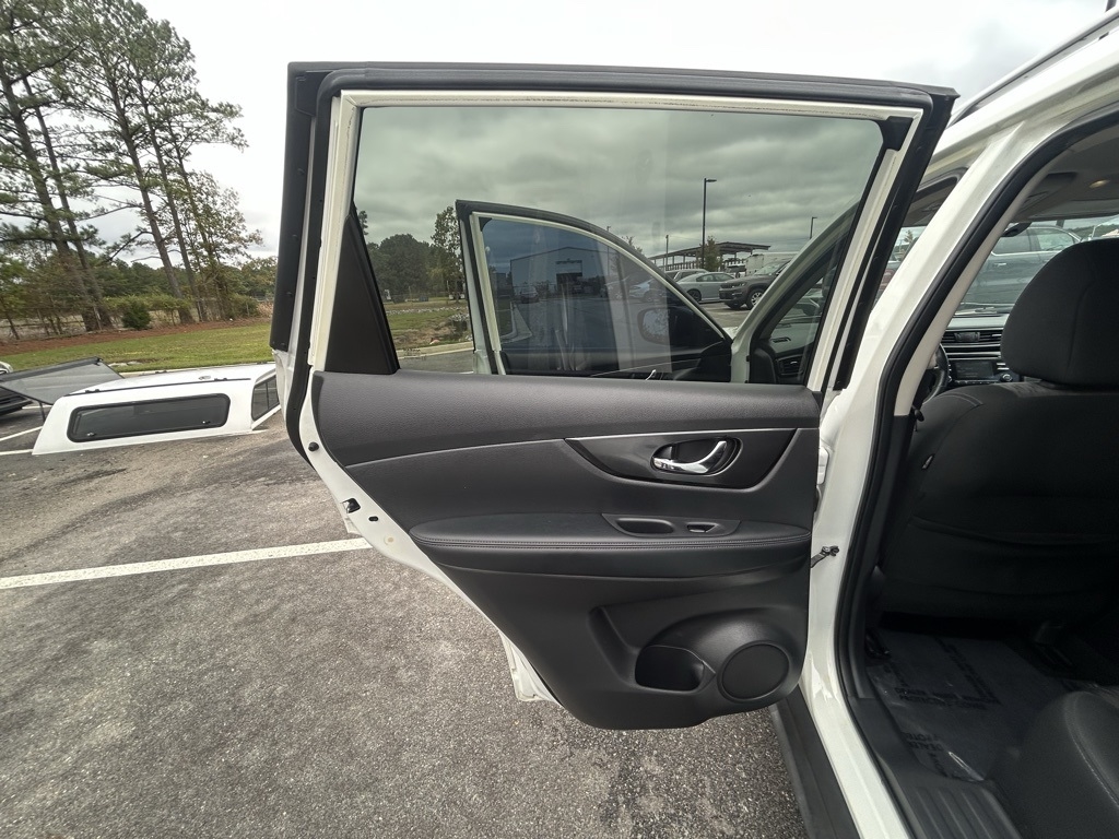 Nissan Rogue SV 2WD 2017 Nissan Rogue SV 2WD 2017